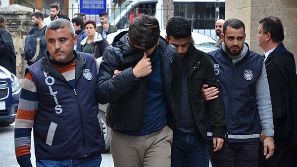 Kuzey Kıbrıs'ta Yasa Dışı Bahis Sitelerine Destek Hizmeti Sunan 8 Kişi Tutuklandı